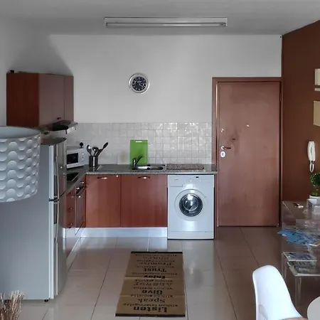Penelopi Court Ларнака
